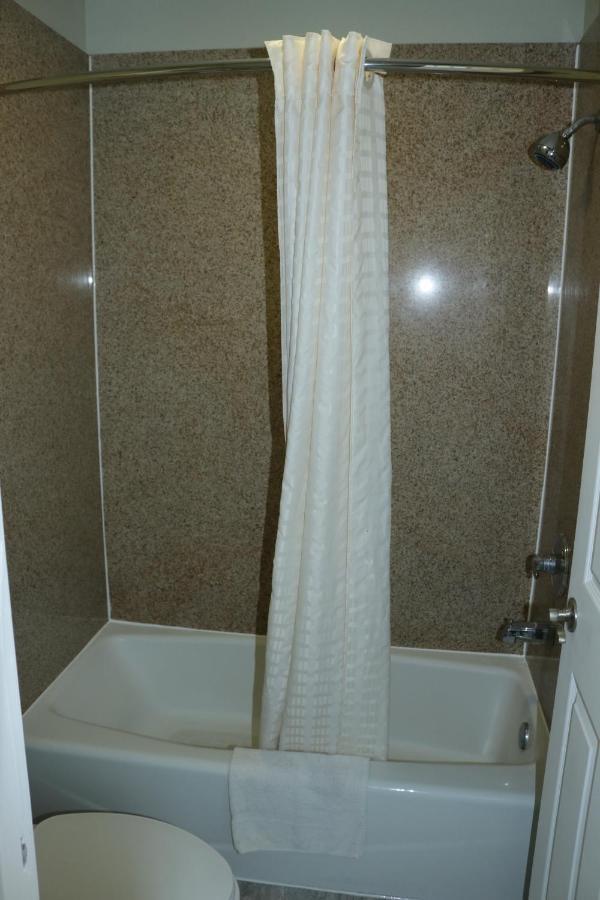 Deluxe Inn Motel Лейк Чарльз Экстерьер фото